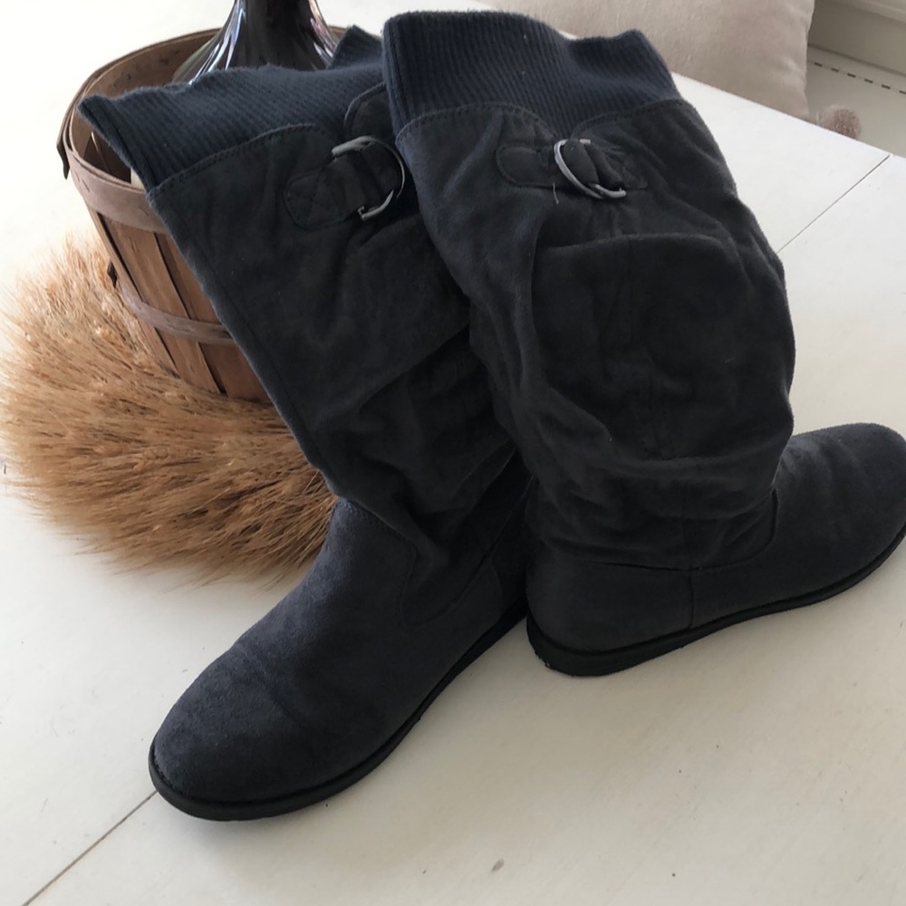 Women’s grey suede boots